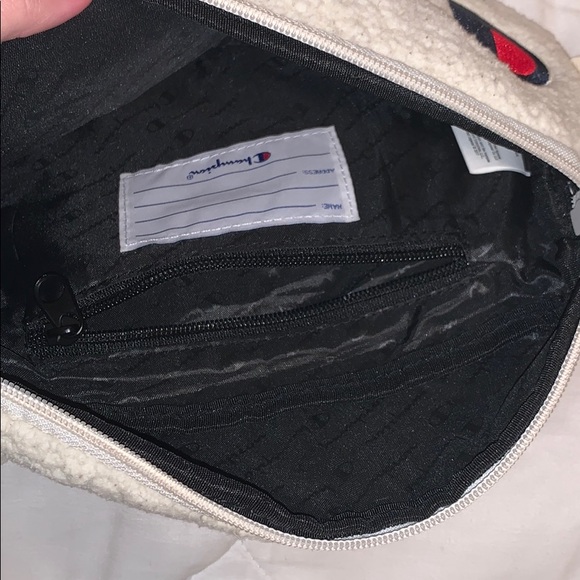 Champion Fannypack fuzzy - Picture 2 of 2